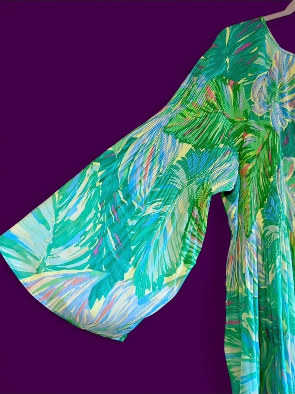 EUC Sunny Leigh Green Tropical Bell-Sleeve Tunic - Picture 6 of 7